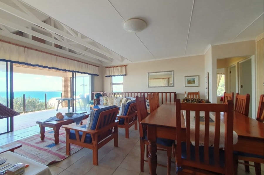 4 Bedroom Property for Sale in Boggomsbaai Western Cape